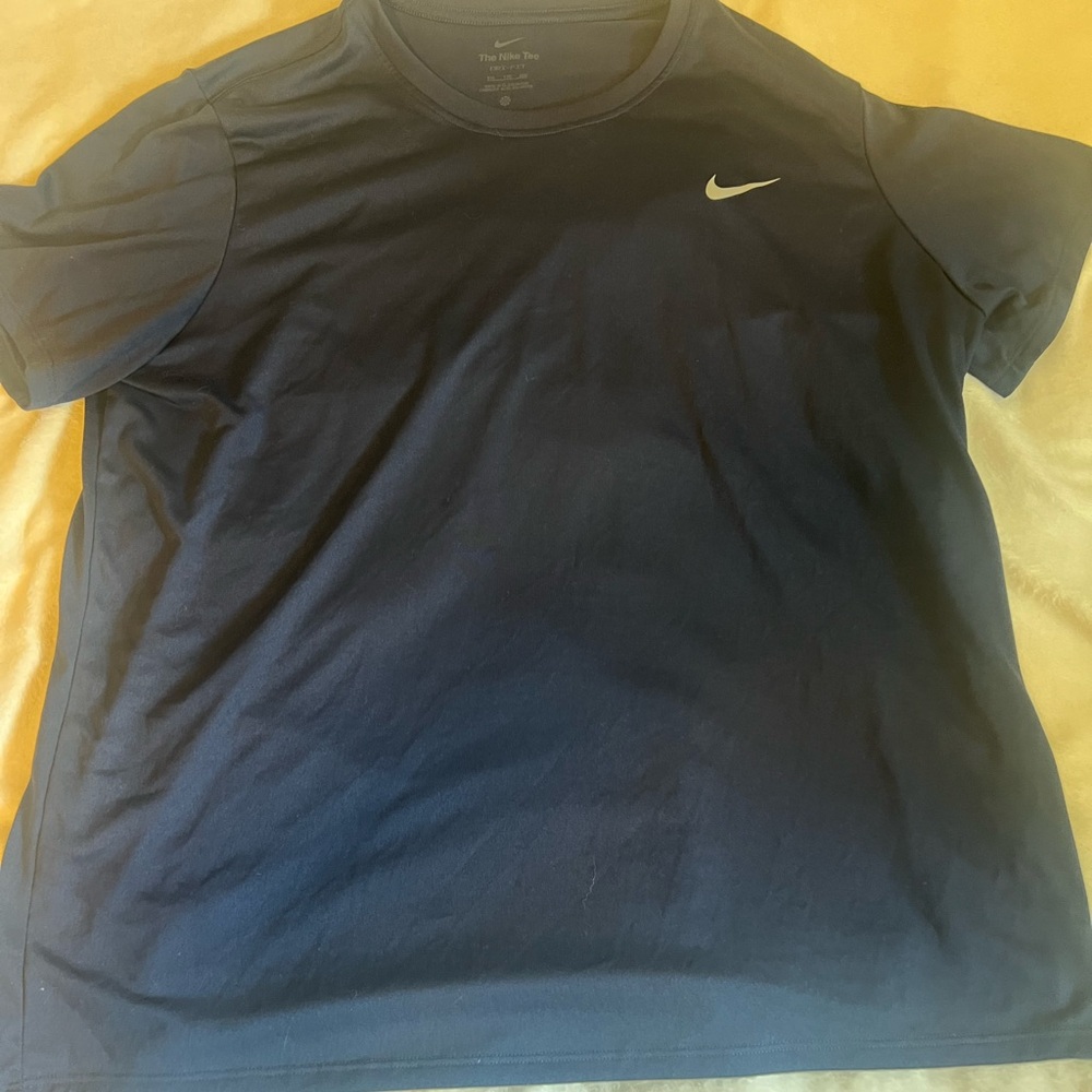Nike Men's Dark Blue Short Sleeve Tee